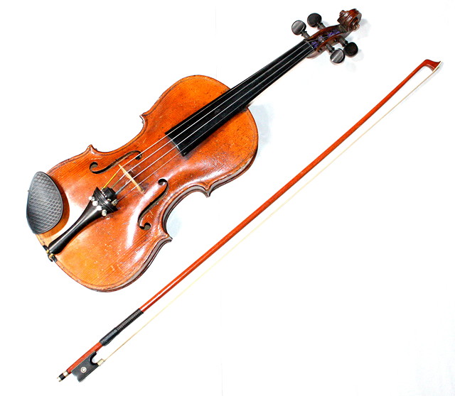 Appraisal: AN OLD VIOLIN with bow cased