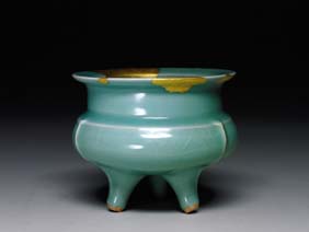 Appraisal: NORTHERN SONG CELADON TRIPOD Fine Chinese Northern Song Dynasty celadon