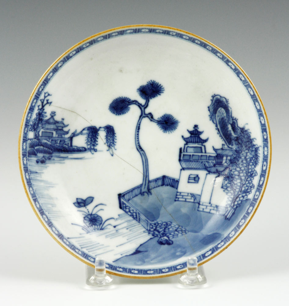 Appraisal: - Chinese Blue and White Dish Chinese Ming Dynasty blue