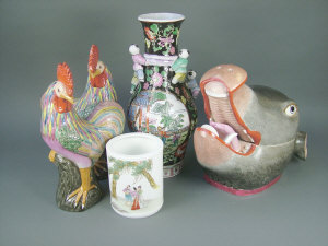 Appraisal: Five pieces of modern Chinese ceramics comprising a pair of