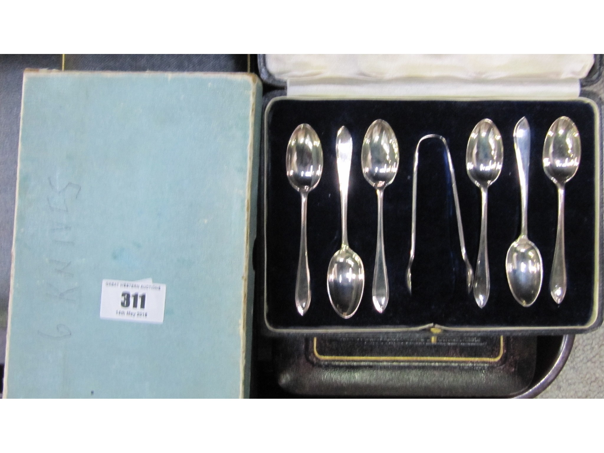 Appraisal: A tray lot of cased cutlery