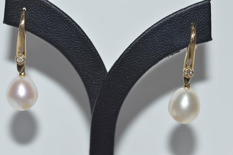 Appraisal: A PAIR OF PEARL AND DIAMOND EARRINGS IN CG GOLD