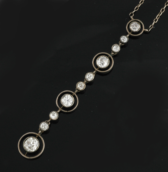 Appraisal: AN EDWARDIAN DIAMOND PENDANT NECKLACE Comprising four graduated round early