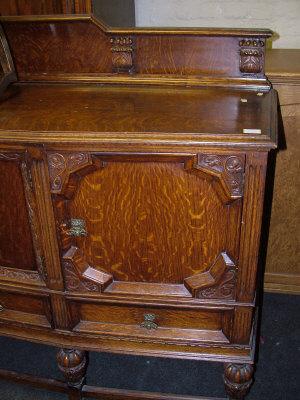 Appraisal: An oak draw leaf dining table early th century upon