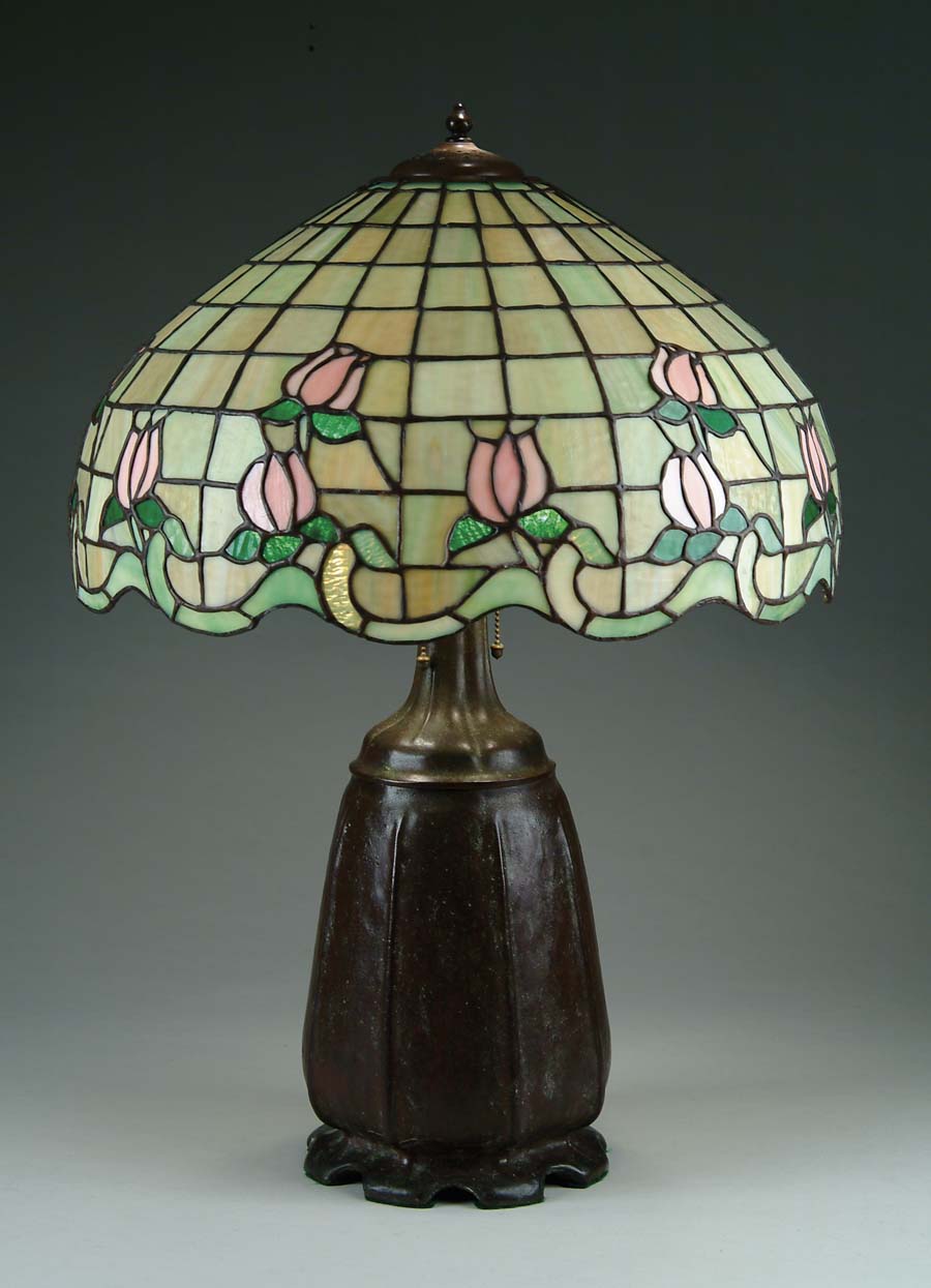 Appraisal: LEADED GLASS TABLE LAMP Beautiful contemporary leaded shade has pink