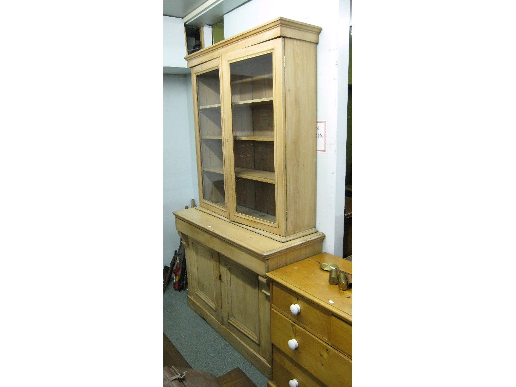 Appraisal: Victorian pine bookcase on cabinet