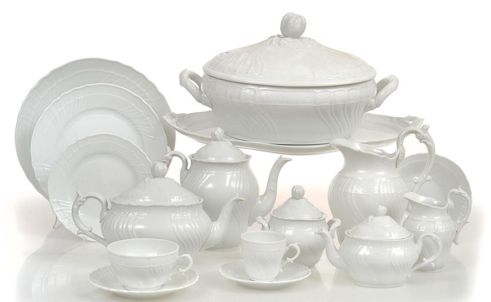 Appraisal: A COMPREHENSIVE RICHARD GINORI PORCELAIN DINNER SERVICE a setting for