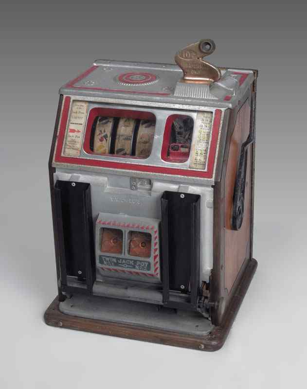 Appraisal: WATLING VENDOR CENT TWIN JACKPOT SLOT MACHINE Cast iron body