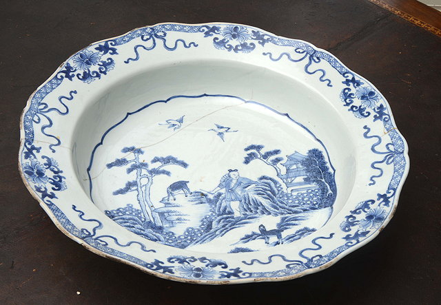 Appraisal: AN TH CENTURY CHINESE BLUE AND WHITE LARGE BOWL centrally