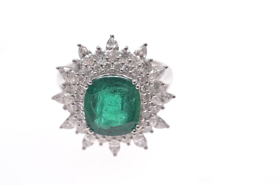 Appraisal: AN EMERALD AND DIAMOND CLUSTER RING THE EMERALD WEIGHING CTS