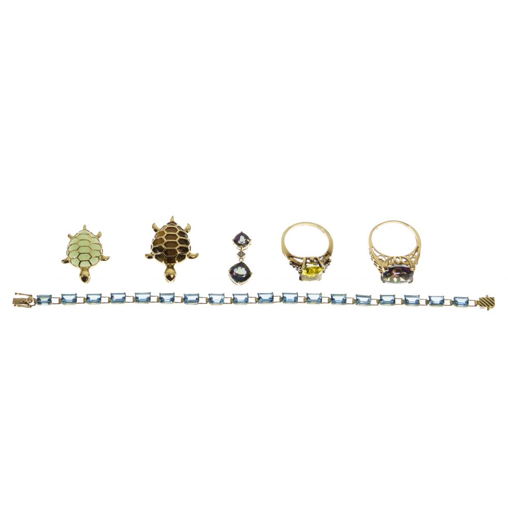 Appraisal: K YELLOW GOLD AND GEMSTONE JEWELRY ASSORTMENT items including turtle-shaped