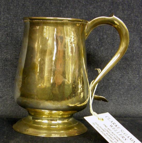 Appraisal: A GEORGE III PLAIN BALUSTER SILVER MUG with scroll handle