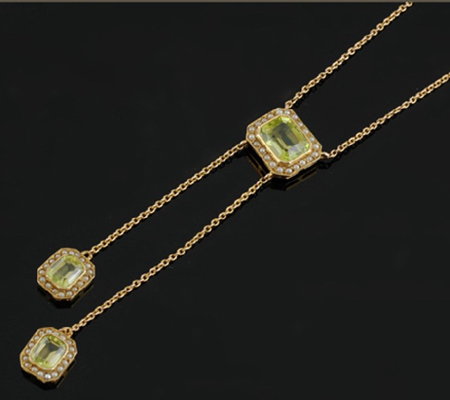 Appraisal: An Edwardian peridot and seed pearl necklace The central emerald