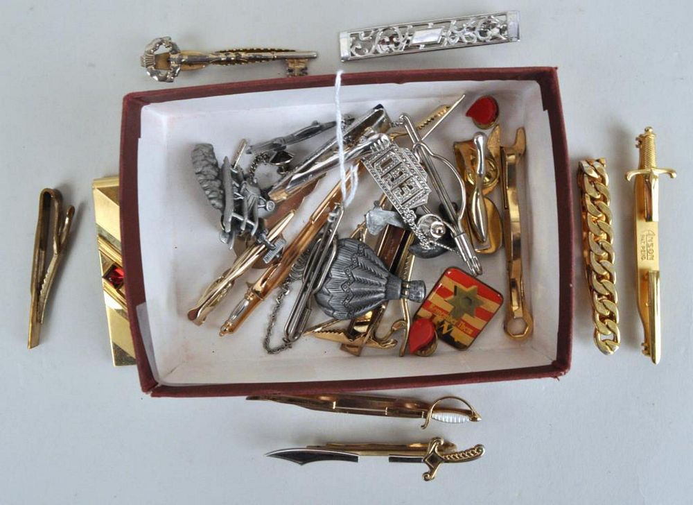 Appraisal: Group Vintage Men's Accessories comprising pins and tie bars Largest