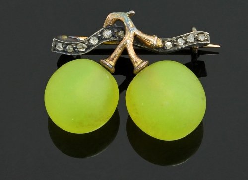 Appraisal: A diamond and frosted green glass bar brooch modelled as