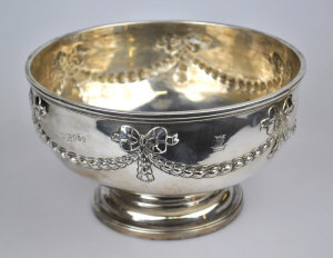 Appraisal: A George III silver rose bowl embossed with garlands on