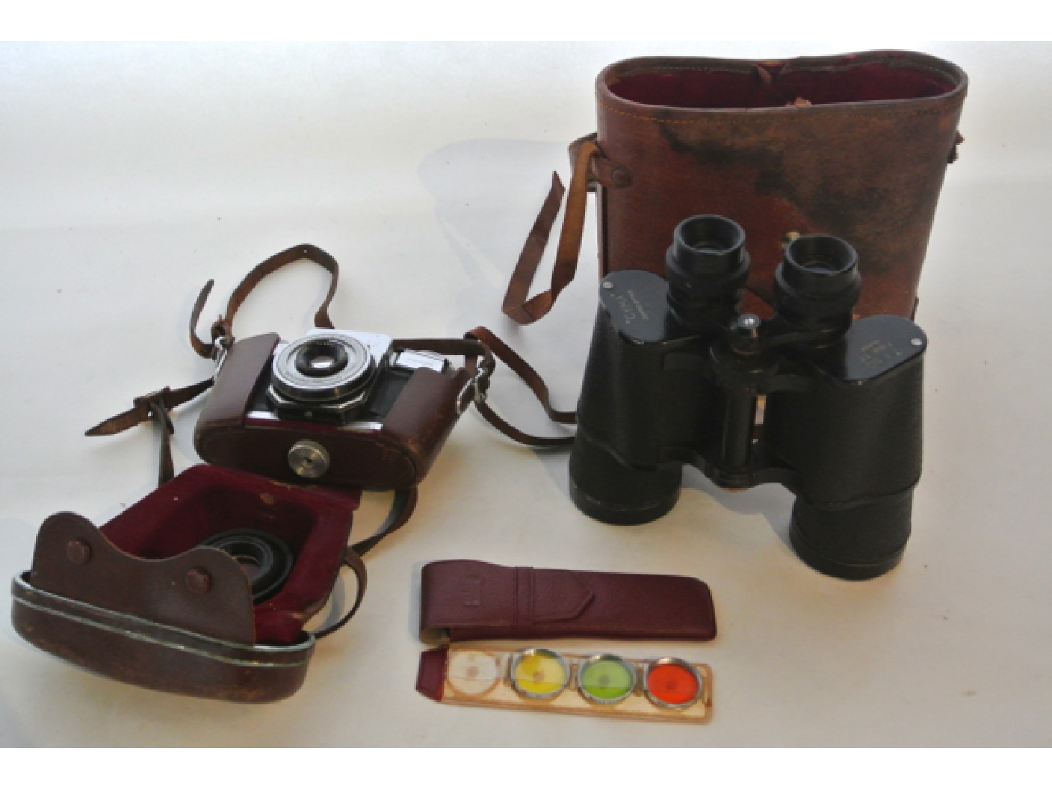 Appraisal: A manufacturer cased Zeiss Ikon Contaflex camera the shutter marked