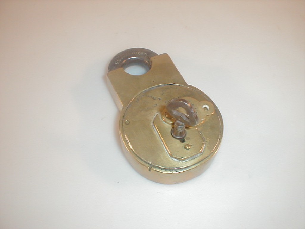 Appraisal: An E Cotterill Co patent Acme closed shackle brass and