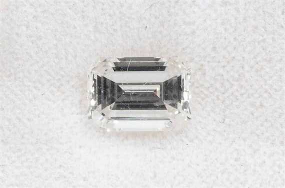 Appraisal: UNSET DIAMOND Unset octagonal diamond emerald-cut ct G SI With