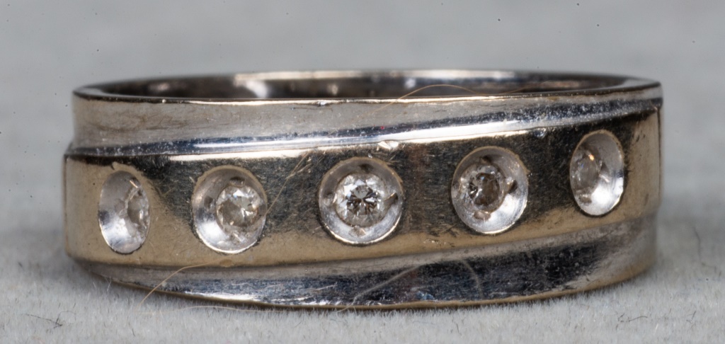 Appraisal: MID-CENTURY MODERN K WHITE GOLD DIAMOND RING Mid-century modern K