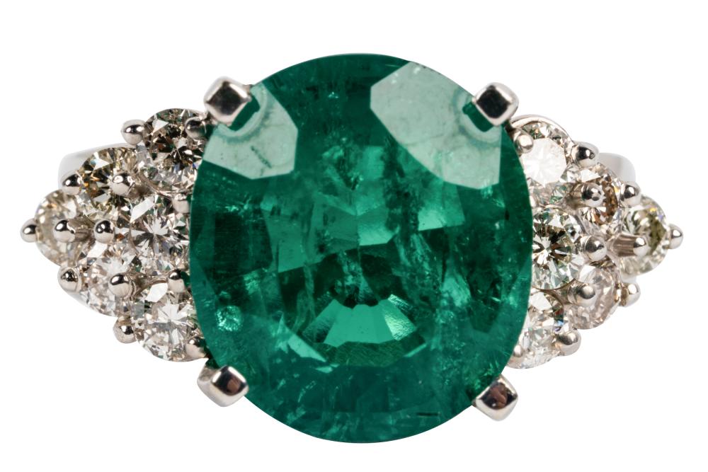 Appraisal: KARAT WHITE GOLD DIAMOND SYNTHETIC EMERALD RINGcentering one oval mixed