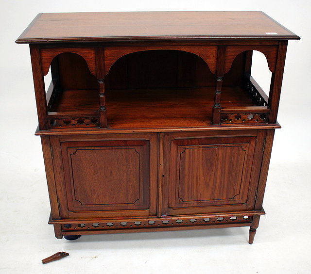 Appraisal: A VICTORIAN WALNUT SIDE CABINET the open recess above twin