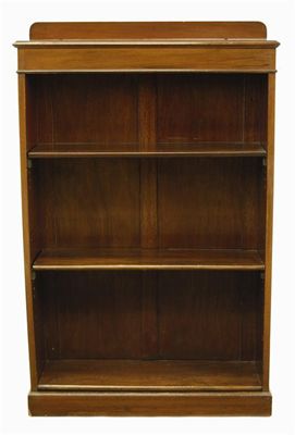 Appraisal: A mahogany open bookcase with two shelves early th century