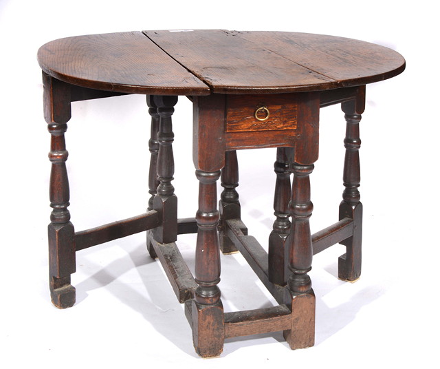 Appraisal: AN TH CENTURY OAK SMALL GATELEG SUPPER TABLE on ring