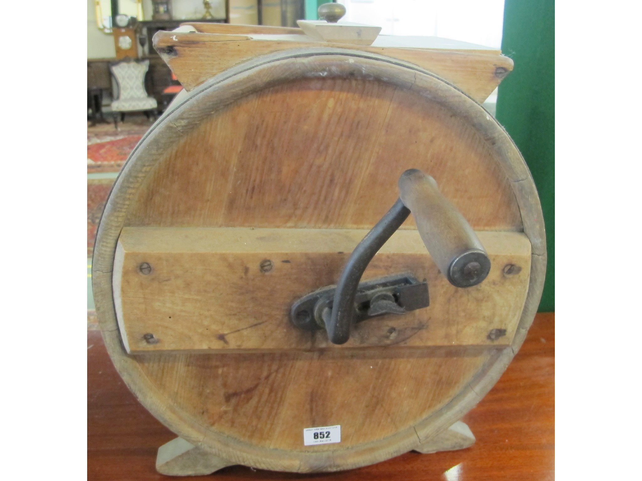 Appraisal: A pine butter churn