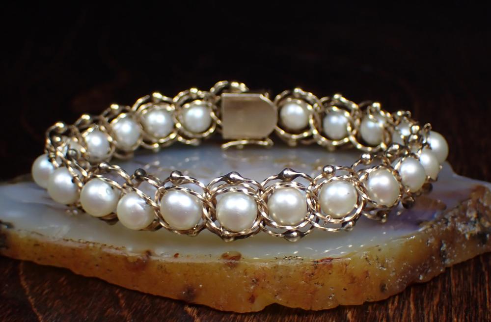 Appraisal: PEARL AND FOURTEEN KARAT GOLD BRACELET The - yellow gold