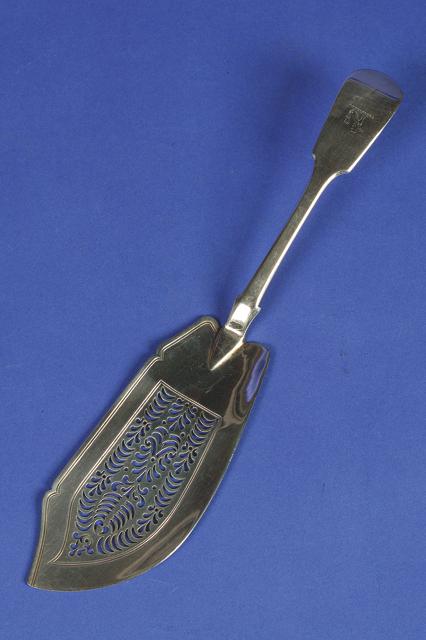 Appraisal: A GEORGE IV FISH SLICE of fiddle pattern crested with