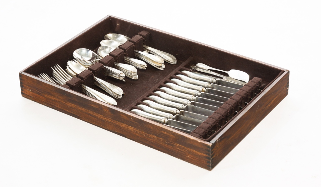 Appraisal: Circa Engraved Colonial pattern flatware set Includes twelve dinner knives