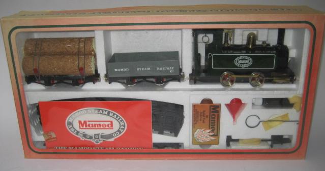 Appraisal: A Mamod steam railway set comprising locomotive two trucks and