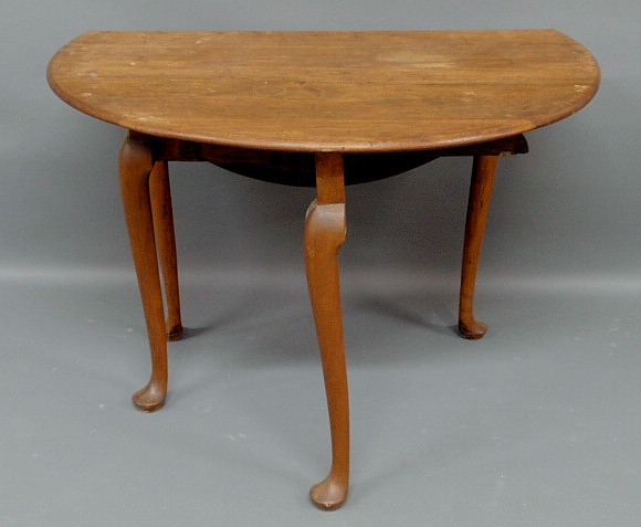 Appraisal: New England Queen Anne walnut drop-leaf table h x l