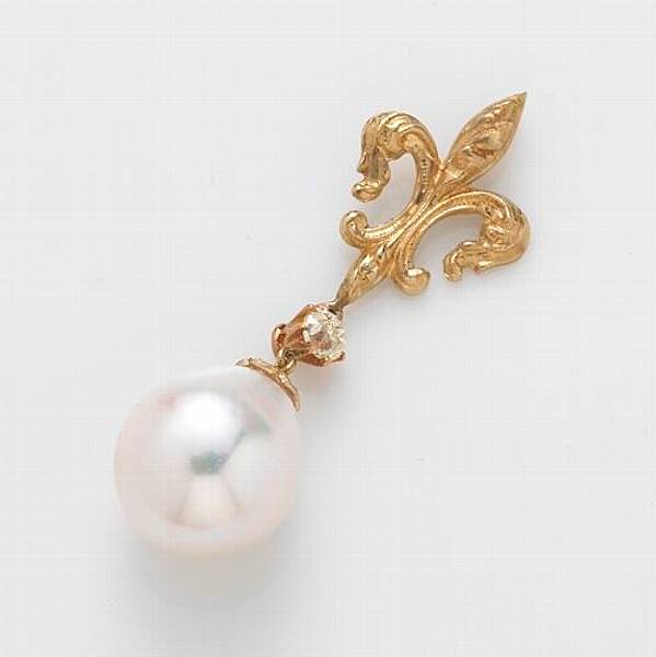 Appraisal: A cultured pearl diamond and k gold pendant