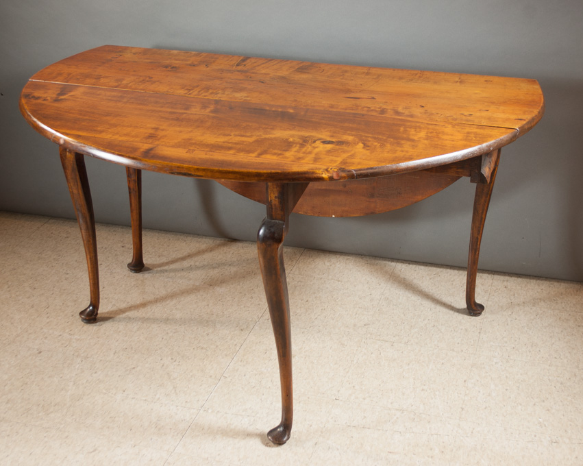 Appraisal: COUNTRY QUEEN ANNE STYLE DROP-LEAF DINING TABLE American th century