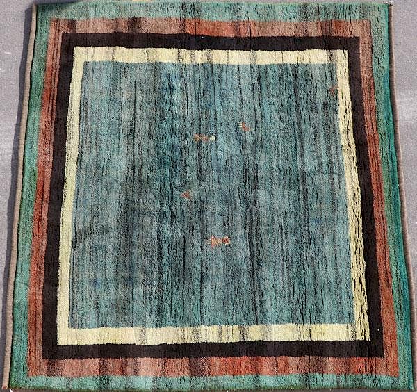 Appraisal: A SOUTH PERSIAN GABBEH HAND WOVEN ORIENTAL RUG A SOUTH