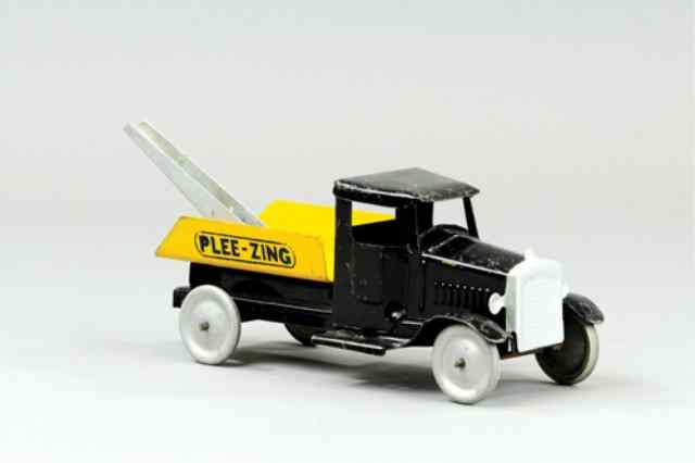 Appraisal: METALCRAFT PLEE-ZING WRECKER Pressed steel black cab yellow low side