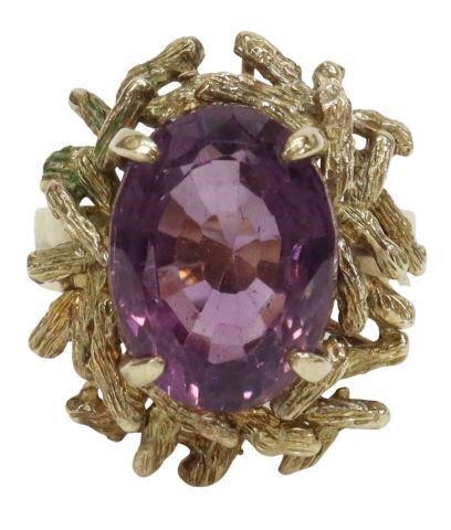 Appraisal: Estate kt yellow gold ring oval-cut amethyst modernist setting inside