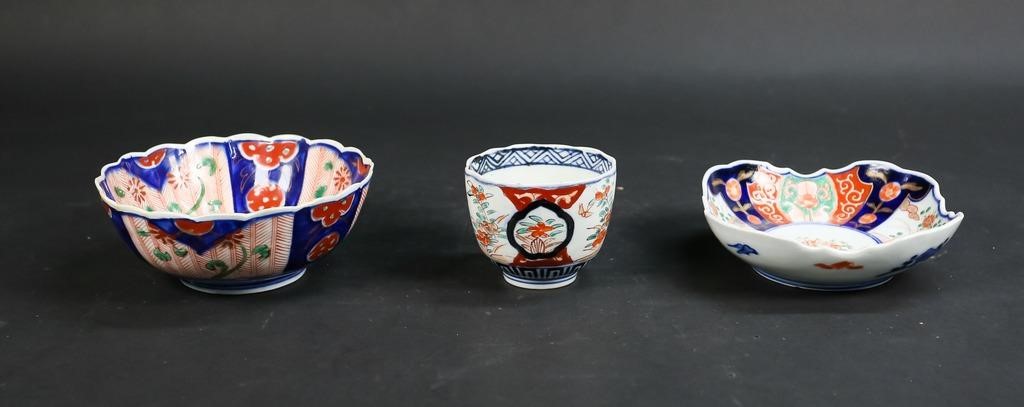 Appraisal: PIECES OF IMARI JAPANESE PORCELAINSquare candy dish some paint loss