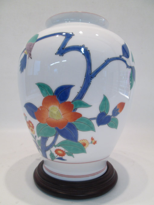 Appraisal: JAPANESE PORCELAIN COLLECTOR'S VASE by Kakiemon XIII titled The Vase