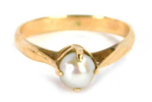 Appraisal: A cultured pearl dress ring with single cultured pearl in