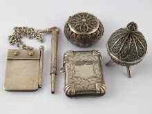 Appraisal: A silver vesta case with bright cut foliage decoration and