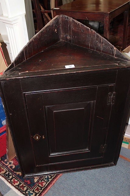 Appraisal: AN TH CENTURY PITCH PINE HANGING CORNER CABINET the single