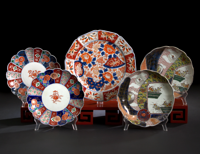 Appraisal: Fine Pair of Japanese Imari Porcelain Saucer Dishes th century