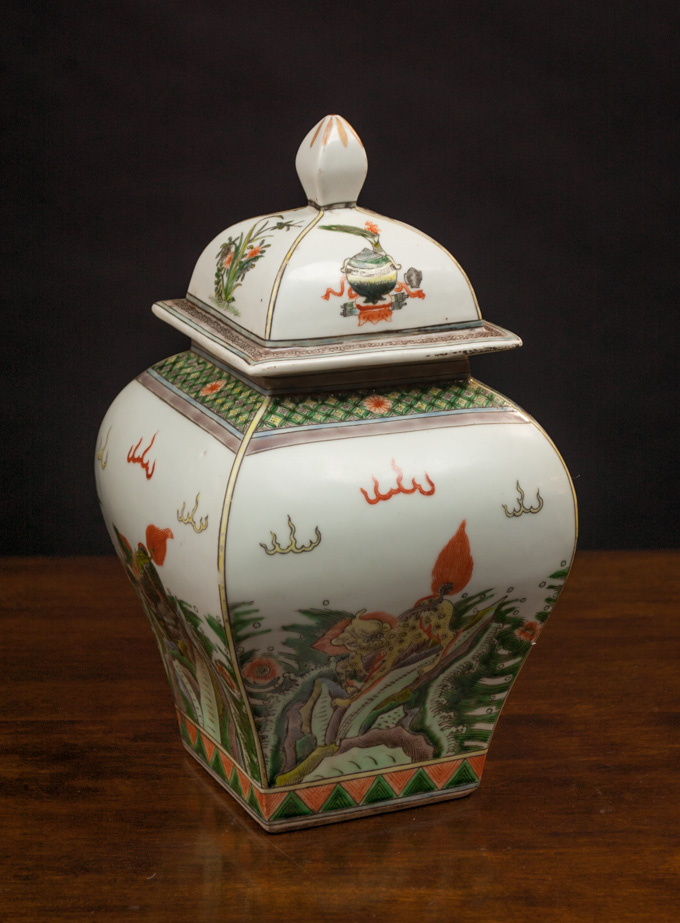 Appraisal: CHINESE PORCELAIN WUCAI SQUARE LIDDED JAR depicting hand painted dragon