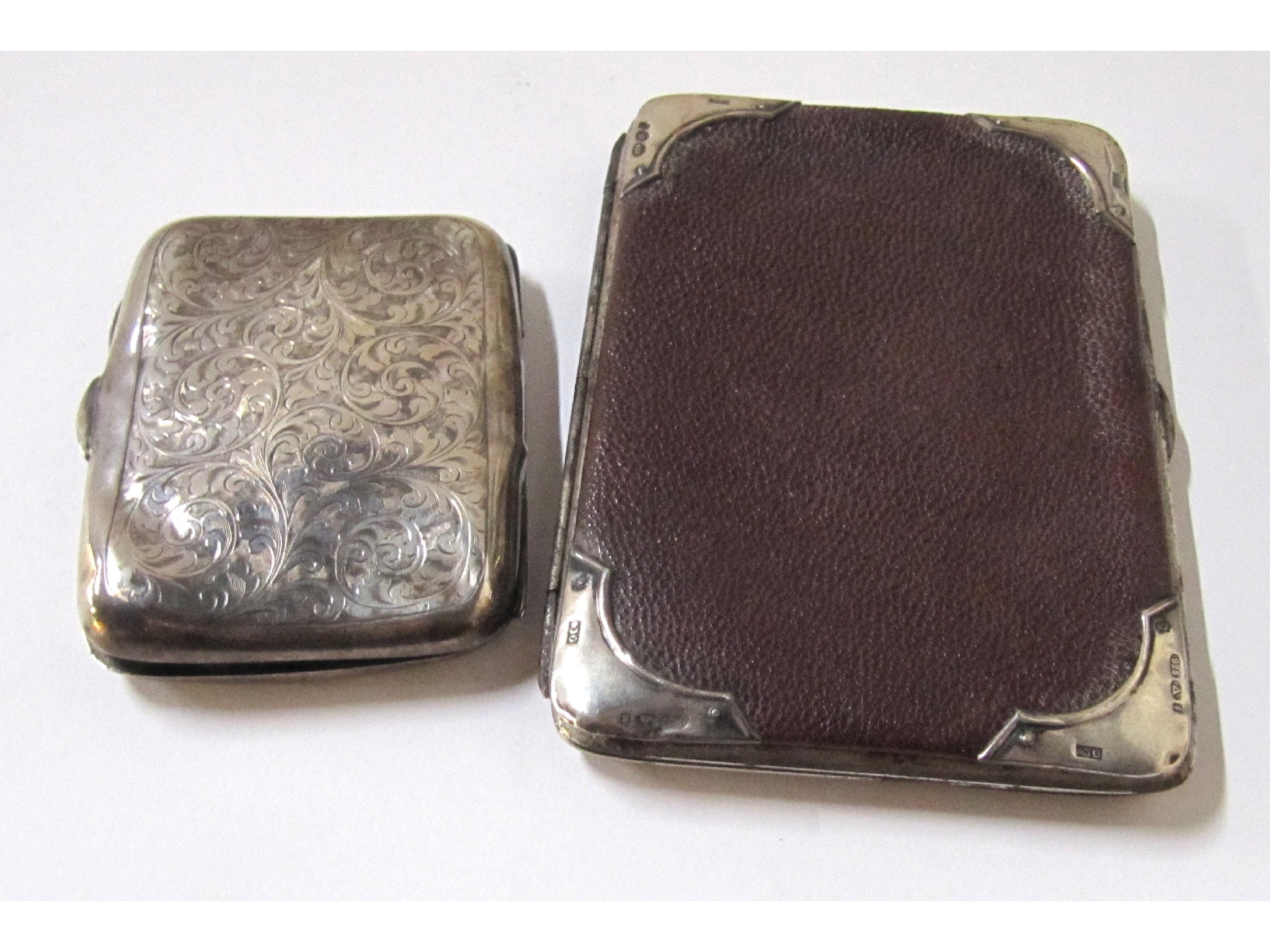 Appraisal: A lot comprising a silver cigarette case and a silver