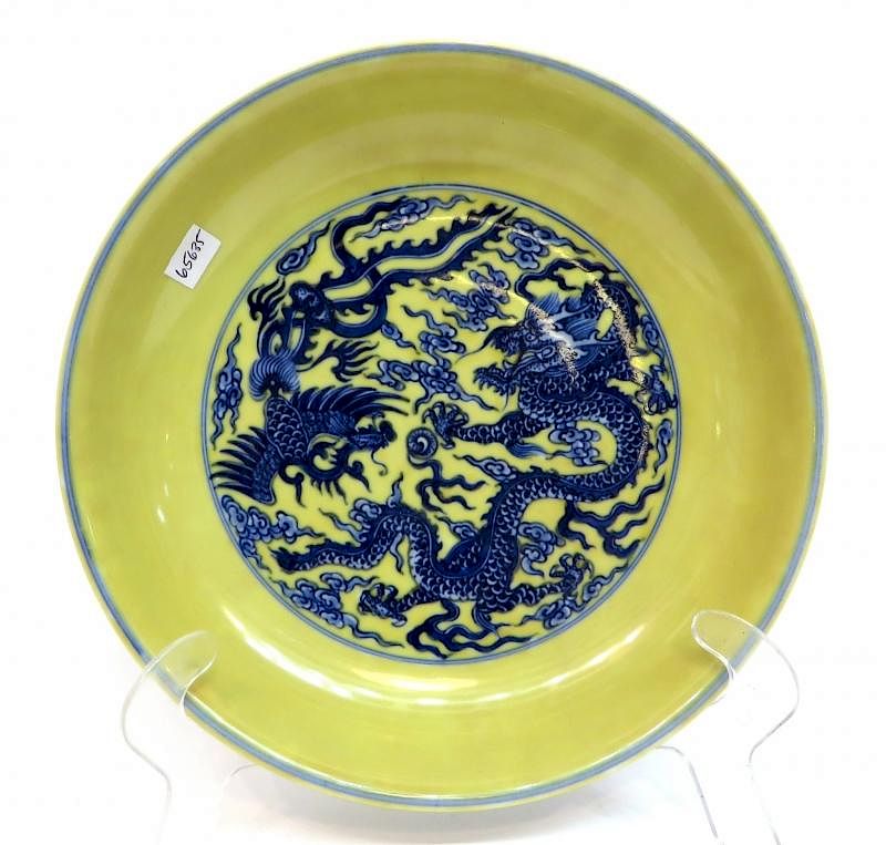 Appraisal: Yongzheng Yellow Dragon Plate Yongzheng Yellow Dragon Plate Description Bright