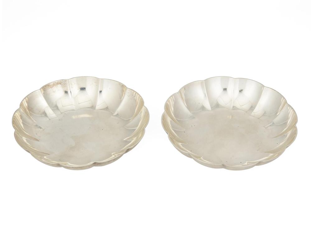 Appraisal: A PAIR OF TIFFANY CO SCALLOPED BOWLSA pair of Tiffany