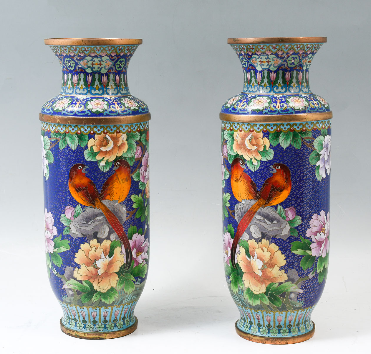 Appraisal: OPPOSING PAIR OF CHINESE CLOISONNE VASES Opposing pair of blue